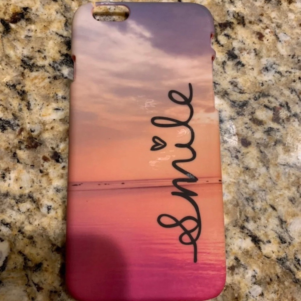 Claire’s iPhone 6 Smile Hardcover Case